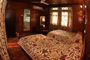Peace Of Mind Group Of Houseboat