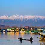 Shamus Javed Home Stay