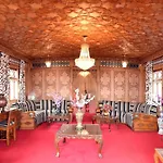 Yadgaar Houseboats