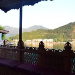 New Alexandra Houseboats