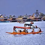 Heevan Houseboat