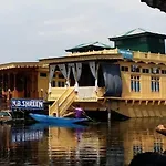 Heritage Shreen Houseboat