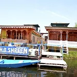 Heritage Shreen Houseboat