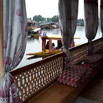 Houseboat Pride Of India