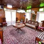 Heritage Shreen Houseboat