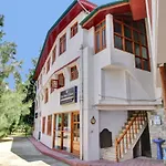 Super Oyo Capital O 91600 The Village Classic Hotel And Restaurant