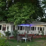 Nigeen Lodge