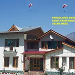 Rose Bowl Guest House Home Stay