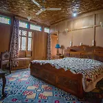 Kashmir Palace Group Of Houseboats