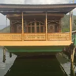 Houseboat Pride Of India
