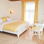 Upani Cottages