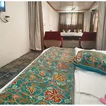 Hotel Shafaaf Plaza, Srinagar