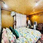 Houseboat New Retreat Group