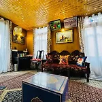 Houseboat New Retreat Group