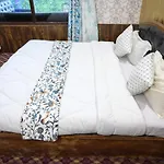 Lake Side Boutique Resort By Guided Stays