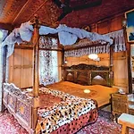 Newminar Group Of Houseboats