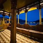 Houseboat Kashmir Treat