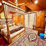 Hayat Group Of Houseboats