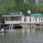 Neelam & Lady Of Group Of Houseboats