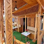 Neelam & Lady Of Group Of Houseboats