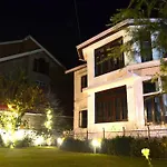 Feather Stays - 4 Bhk Apartment In A Villa