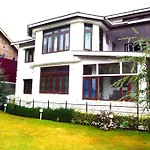 Feather Stays - 4 Bhk Apartment In A Villa