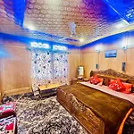 Houseboat New World