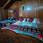 Houseboat New Suzan