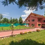 Stayvista At Pinewood Villa - Pet Friendly Villa With Lawn & Pool Table