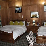 Swan Heritage Houseboats