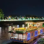 Houseboat Karima Palace