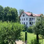 Nigeen Resort