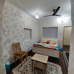Home Away From Home Cute 3 Bedroom House G Floor