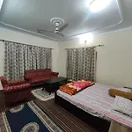 Home Away From Home Cute 3 Bedroom House G Floor