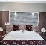 Palla\'S Inn & Suites-Resorts, Srinagar