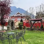 Abshar Heritage Villa