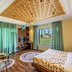 Stayvista At Gauhar With Projector Set-Up, Steam Room & Indoor Jacuzzi