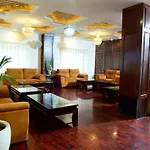 Hotel Blossoms
