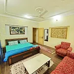 Home Away From Home Cute 3 Bedroom House G Floor