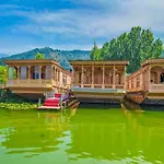 Mexico Group Of Houseboats