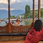 White House Group Of Houseboats