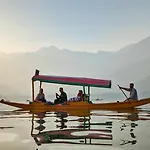 White House Group Of Houseboats