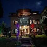 Maqsoom Villa I Entire Villa Near Srinagar Airport And Dal Lake I 4 Br