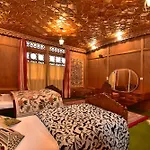 Houseboat Inshallah