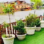 Farooq Biloo Palace