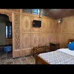 Royal Heritage Houseboats