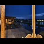 Royal Heritage Houseboats