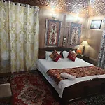 Houseboat Sweet Star