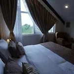 Walisons Homestay Spirea 1 Bhk Plus 1 Sofa Bed Apartment
