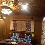House Boat New Manora
